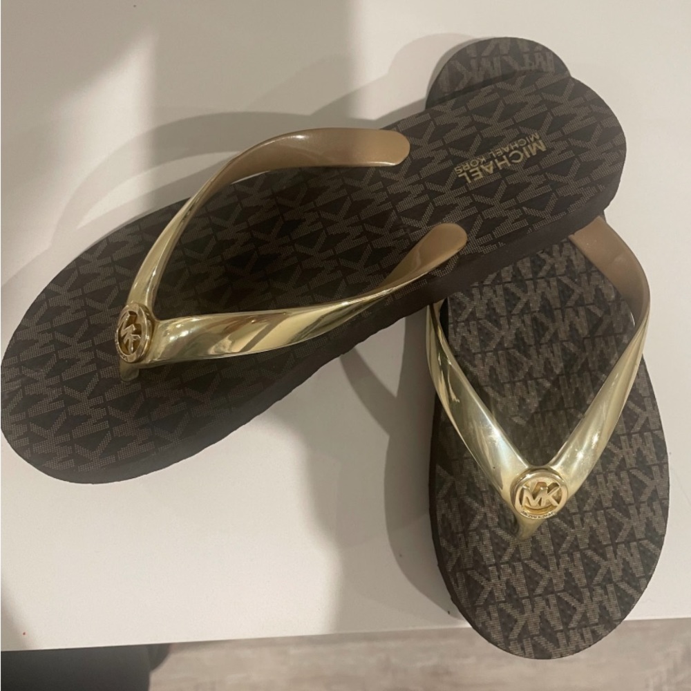 Micheal Kors sandals Size 6